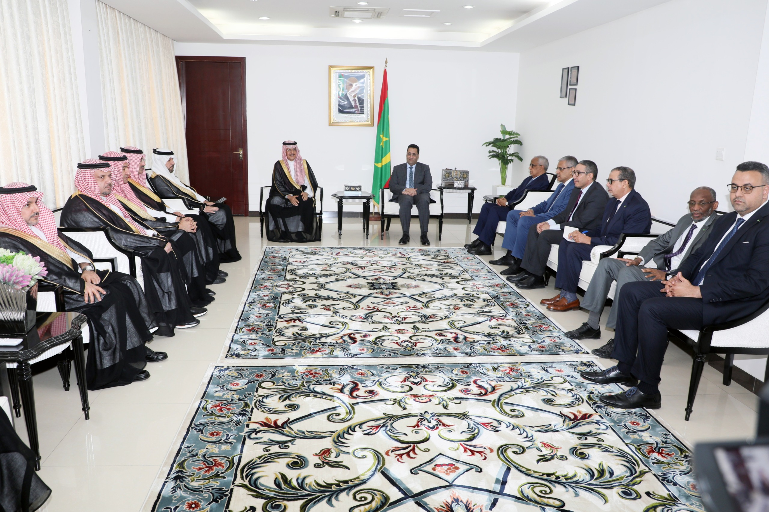 الوزير الأول يبحث مع وفدين من الصندوق السعودي للتنمية و"أكوا باور" تعزيز التعاون الاقتصادي
