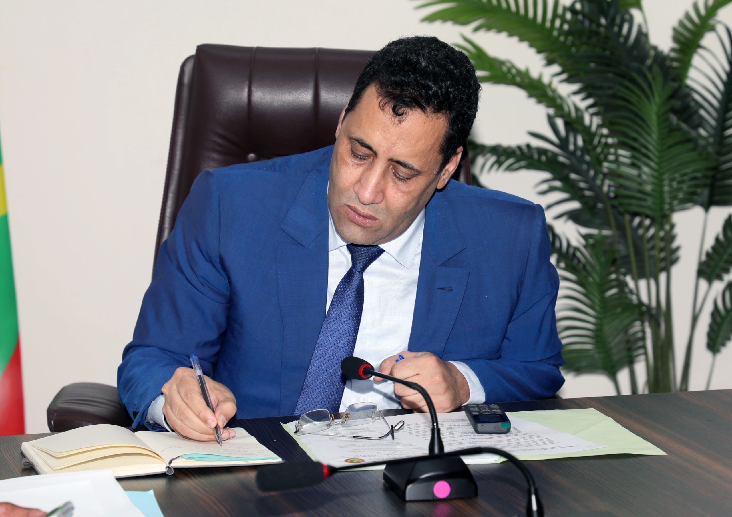 الوزير الأول يوجه باستكمال مراجعة مرسوم تصنيف المؤسسات ومواءمته مع مدونة الطلبية العمومية