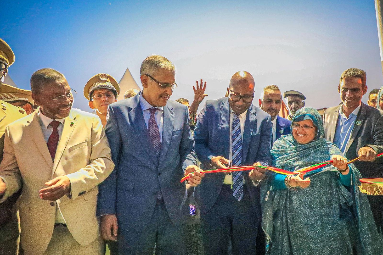 جهة نواكشوط تدشن مشروعا لتأهيل الإنارة العمومية بالطاقة الشمسية في الميناء