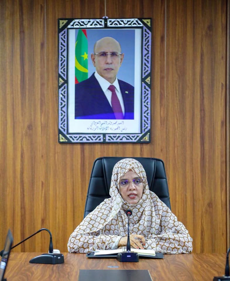 وزيرة التربية تبحث مع طاقمها التحضيرات للعام الدراسي المقبل