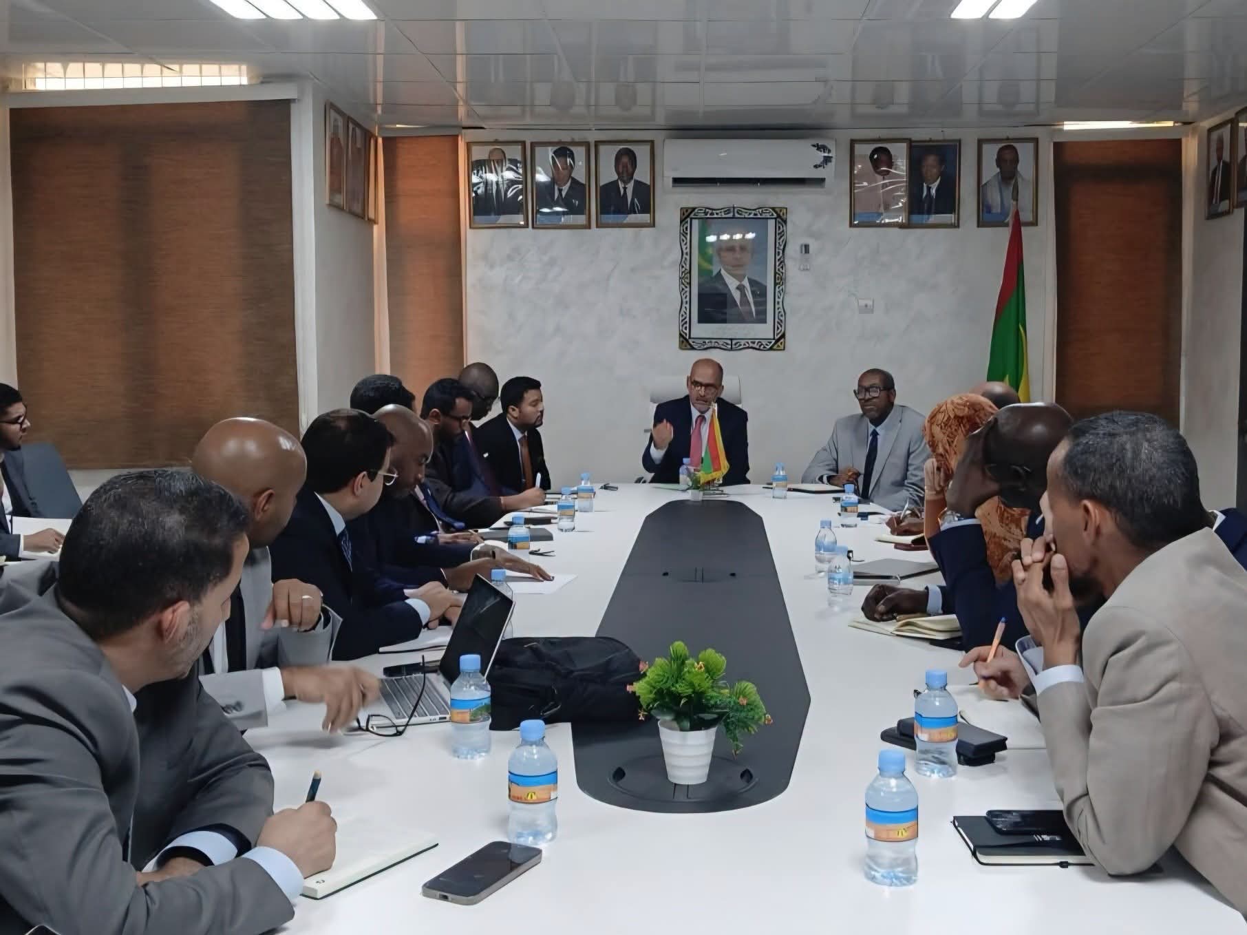 الضرائب تلزم البنوك بتطبيق سقف الضريبة على التحويلات المالية