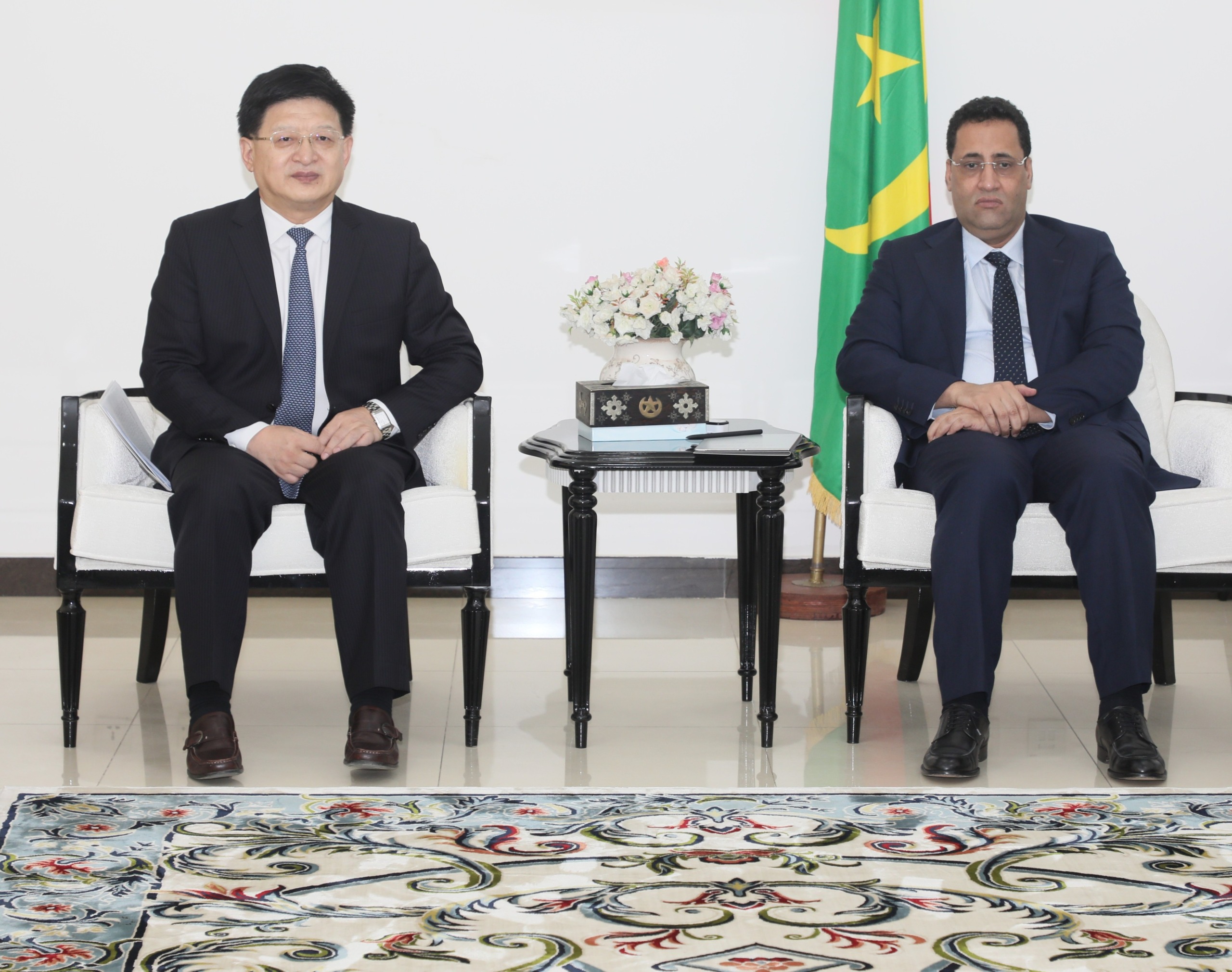 الوزير الأول يبحث مع السفير الصيني تعزيز التعاون بين نواكشوط وبكين