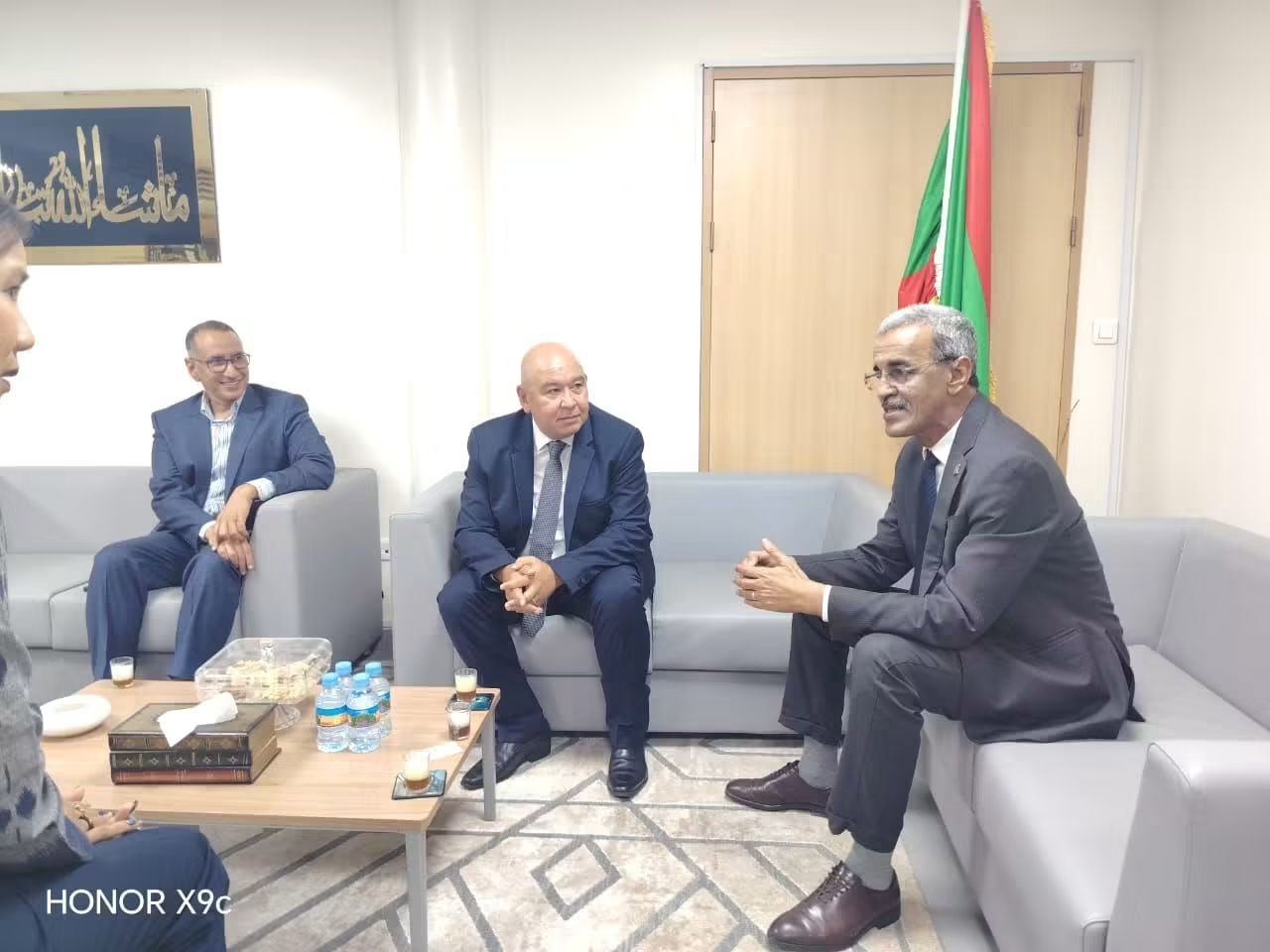 وزير المعادن والصناعة يبحث مع السفير التايلاندي تعزيز التعاون في القطاع
